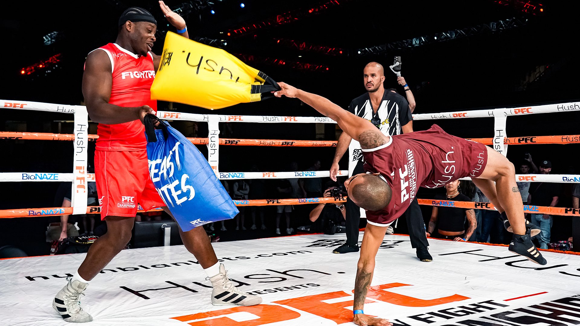 PFC ESPN The Ocho 경기 장면
